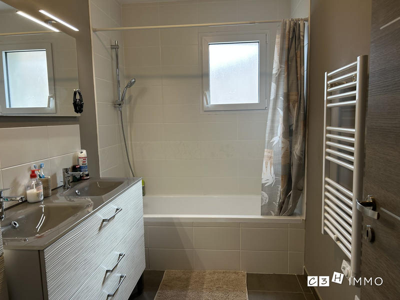 Maison - 103 m² - 4 pièces