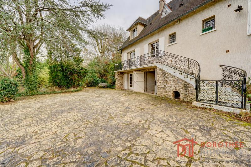 Maison traditionnelle - 153 m² - 6 pièces
