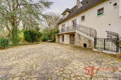Maison traditionnelle - 153 m² - 6 pièces