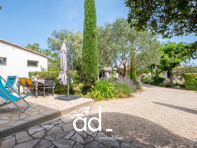 Maison traditionnelle - 320 m² - 12 pièces