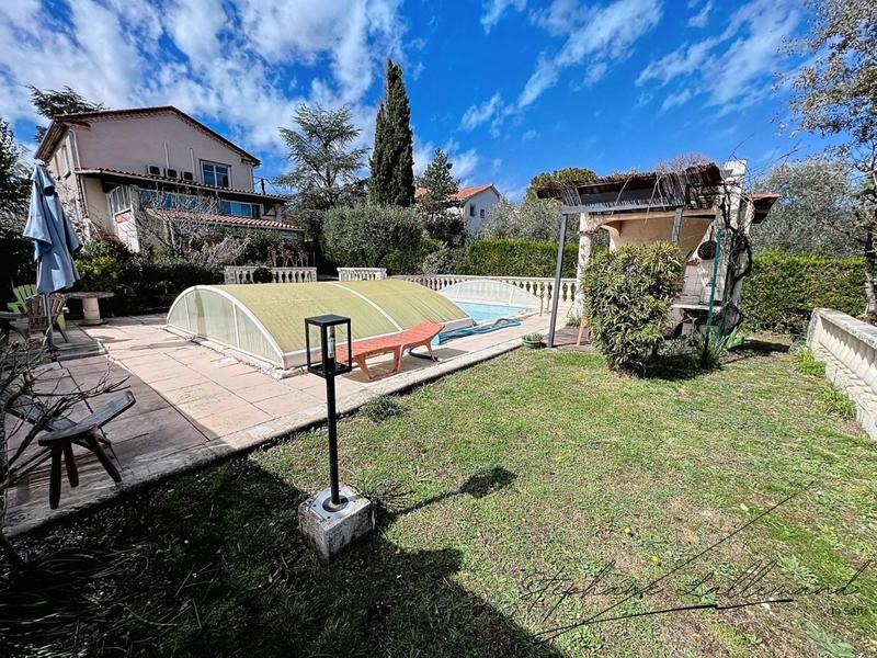 Maison - 141 m² - 6 pièces