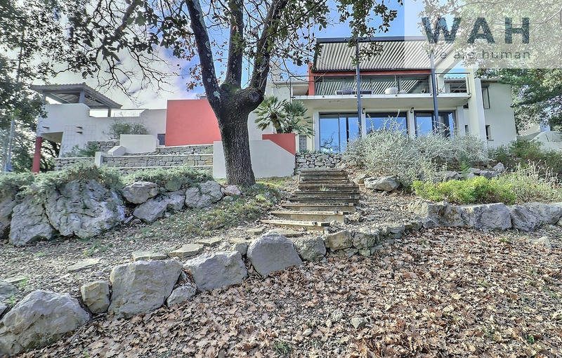 Maison - 265 m² - 6 pièces