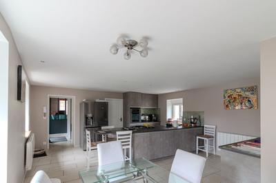 Maison - 222 m² - 7 pièces