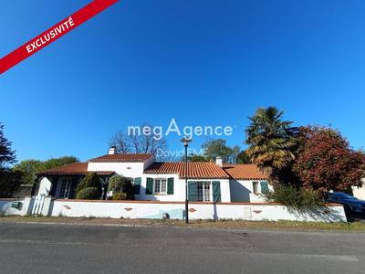 Maison traditionnelle - 131 m² - 6 pièces