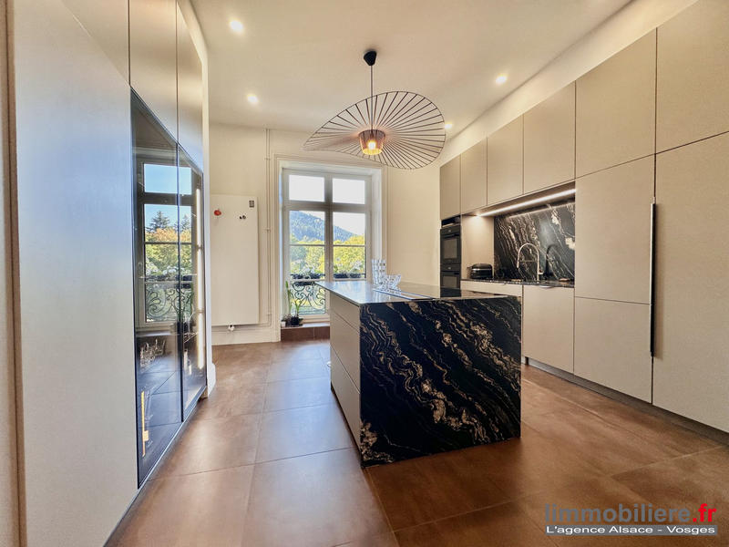 Appartement - 322 m² - 8 pièces