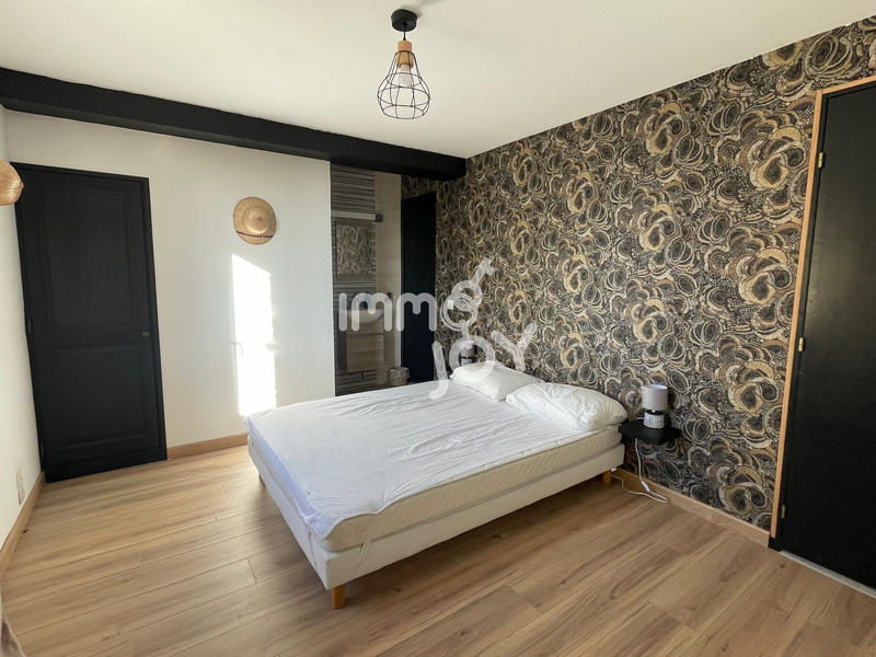 Maison - 230 m² - 11 pièces