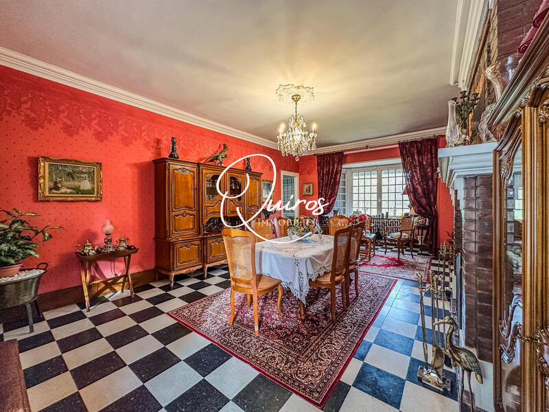 Maison - 292 m² - 13 pièces