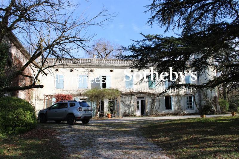 Maison de maîtres - 355 m² - 7 pièces