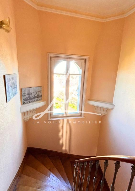 Maison - 280 m² - 14 pièces