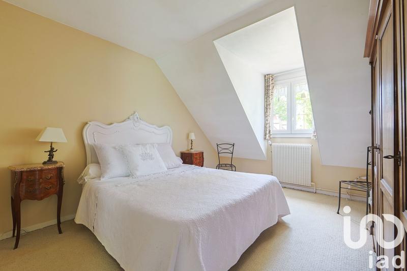 Maison - 203 m² - 9 pièces