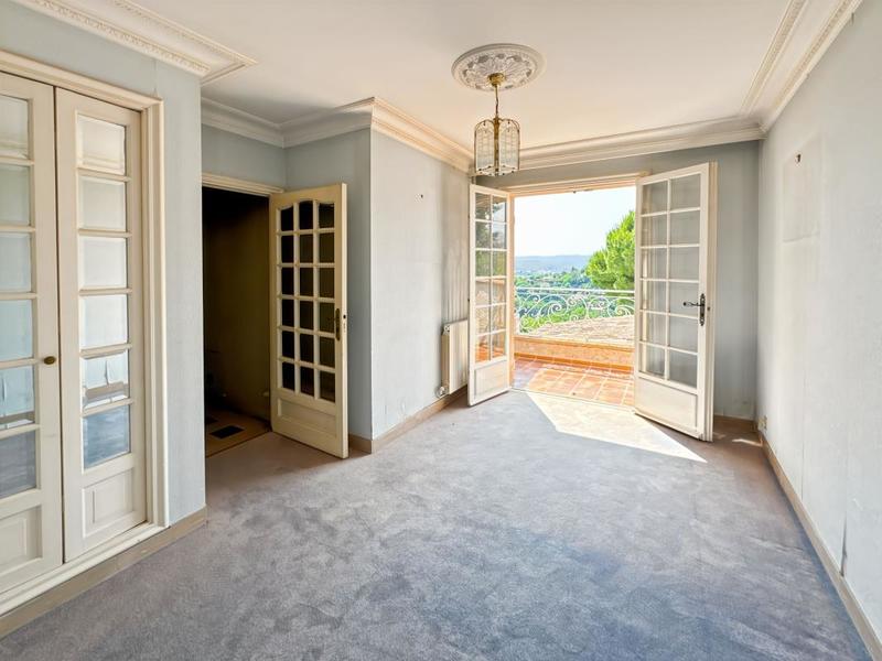 Villa - 375 m² - 6 pièces