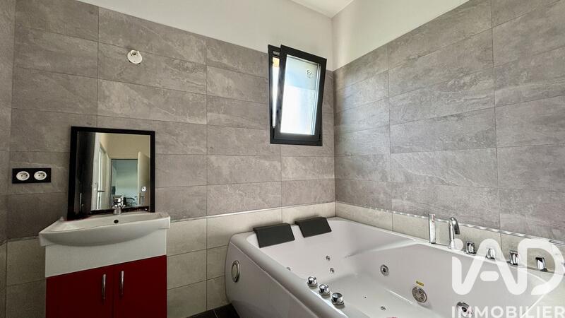 Maison - 182 m² - 5 pièces