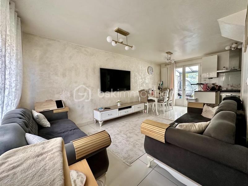 Maison - 216 m² - 14 pièces