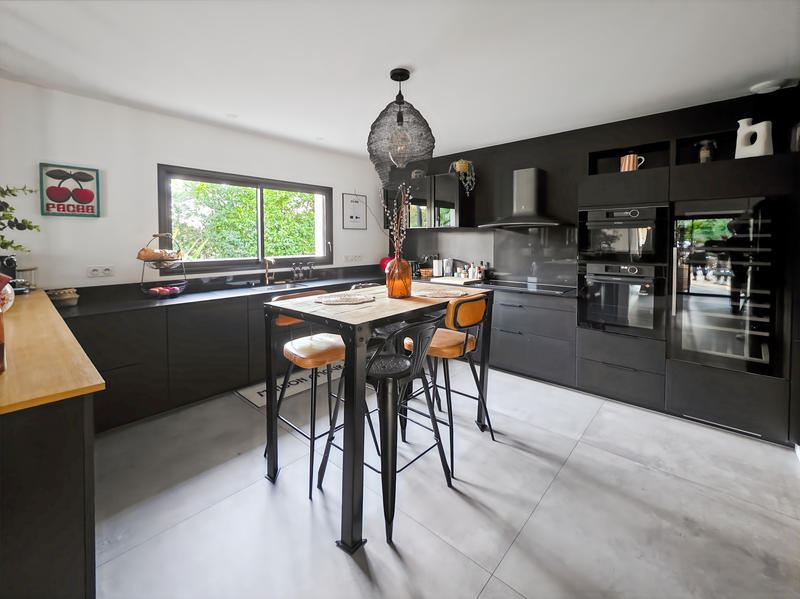 Maison - 204 m² - 7 pièces