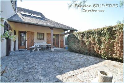 Maison - 180 m² - 8 pièces