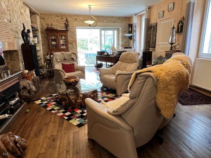 Maison - 212 m² - 7 pièces