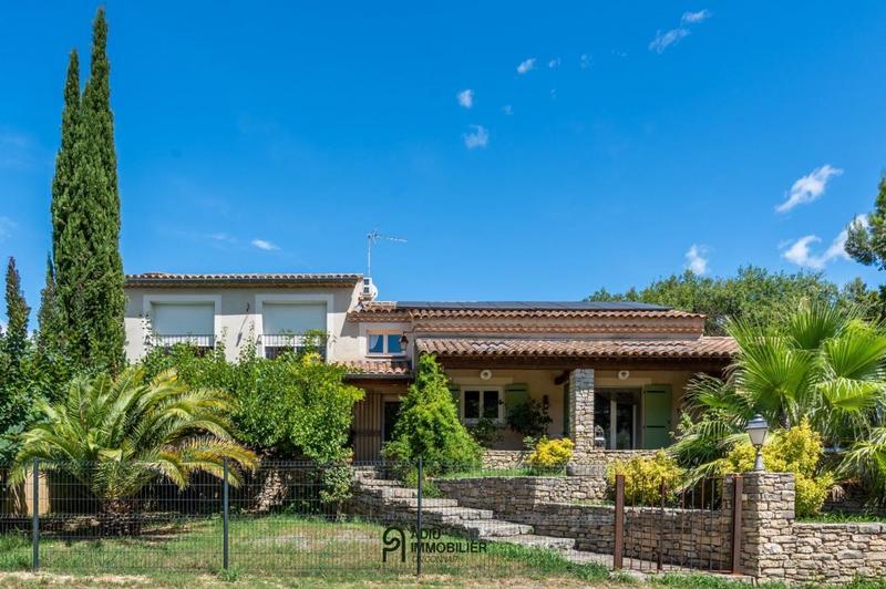 Maison - 210 m² - 6 pièces