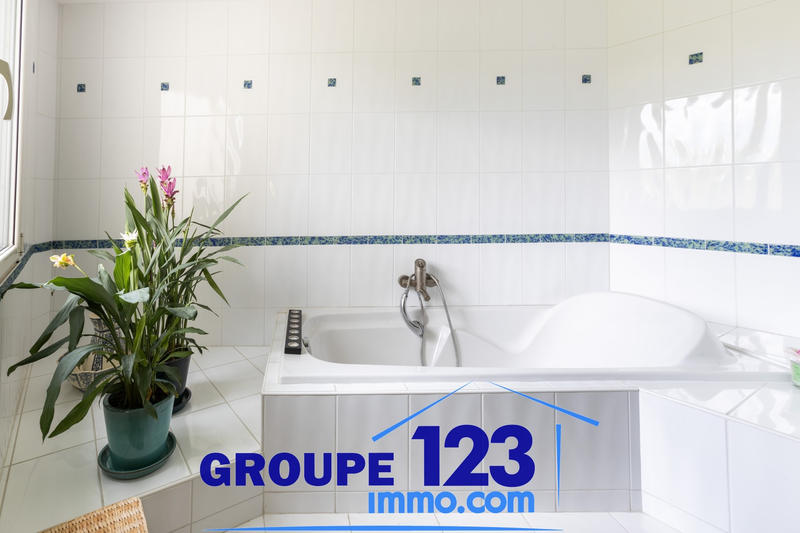 Maison - 286 m² - 7 pièces