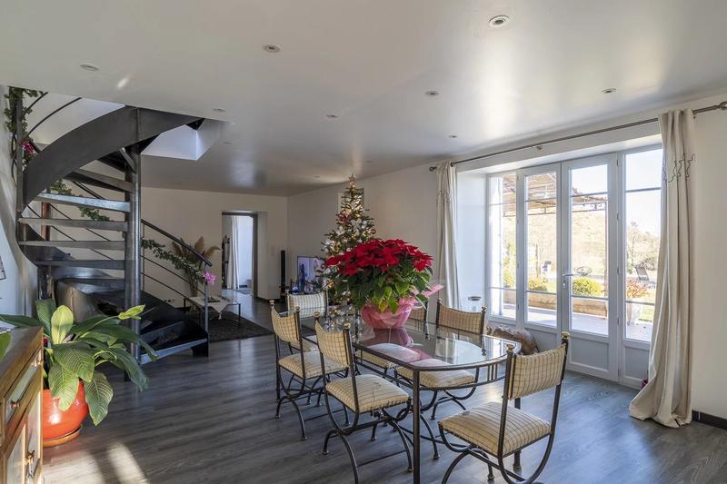 Mas - 220 m² - 6 pièces