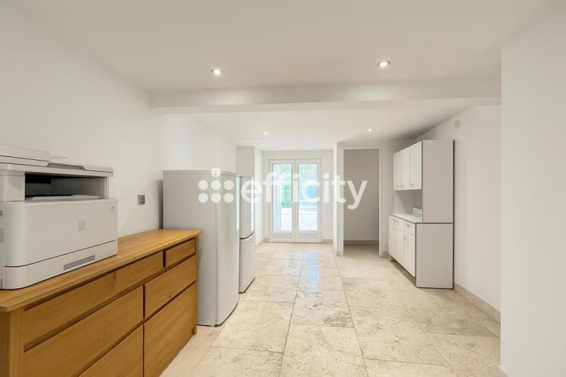 Maison - 230 m² - 7 pièces