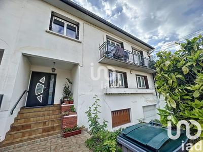 Maison - 220 m² - 9 pièces