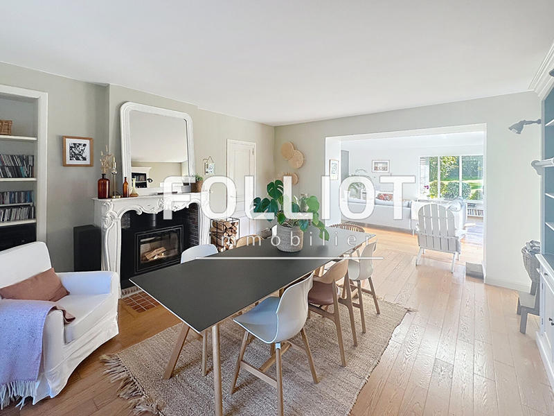 Maison - 198 m² - 10 pièces