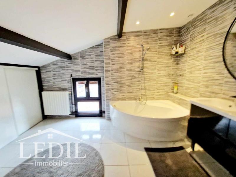 Propriété - 170 m² - 6 pièces