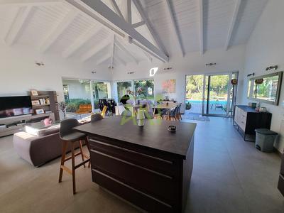 Maison - 278 m² - 9 pièces