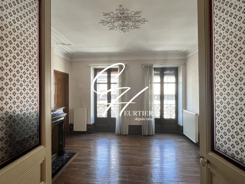 Appartement - 142 m² - 6 pièces