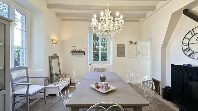 Maison - 270 m² - 8 pièces