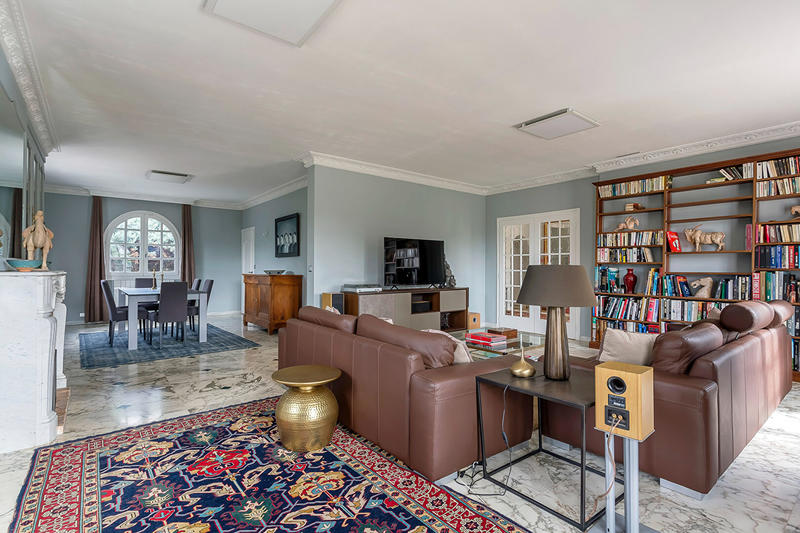 Villa - 263 m² - 9 pièces