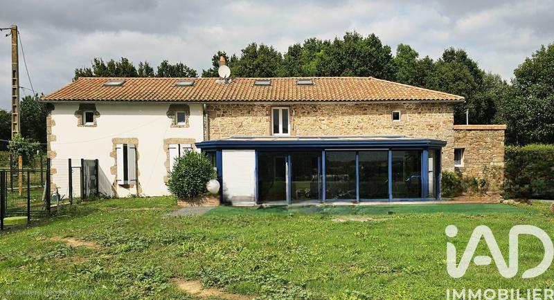 Maison - 237 m² - 9 pièces