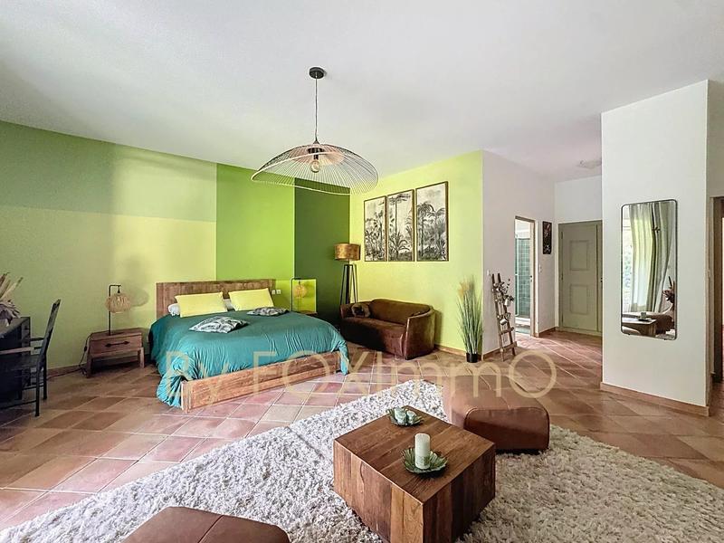 Propriété - 653 m² - 28 pièces