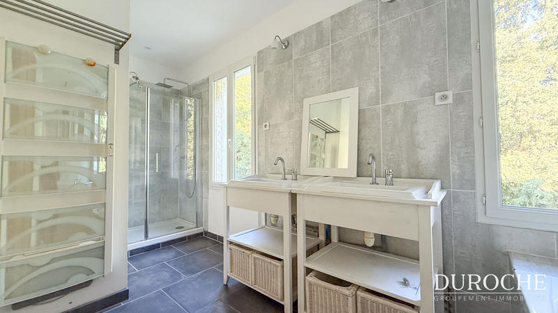 Maison - 224 m² - 7 pièces