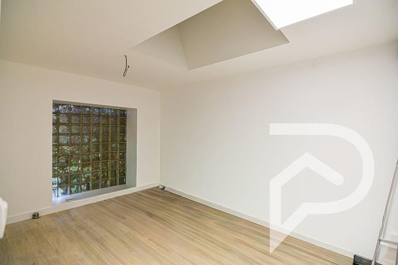 Maison - 270 m² - 11 pièces