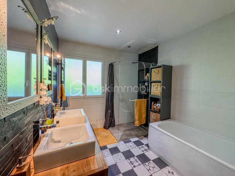 Maison - 110 m² - 4 pièces