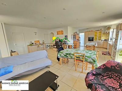 Maison - 93 m² - 5 pièces