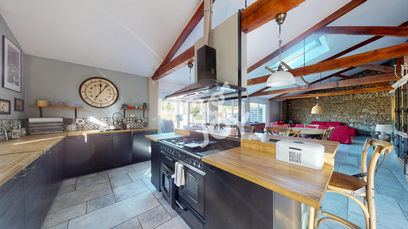 Maison - 308 m² - 6 pièces