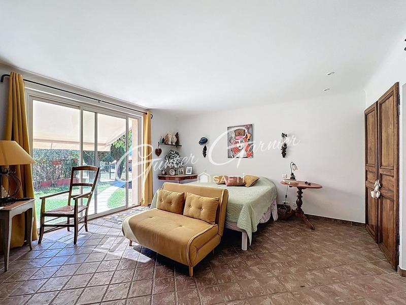 Maison - 480 m² - 16 pièces