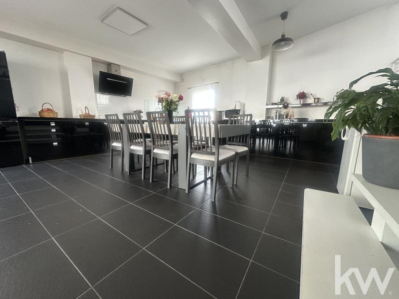 Maison - 300 m² - 6 pièces