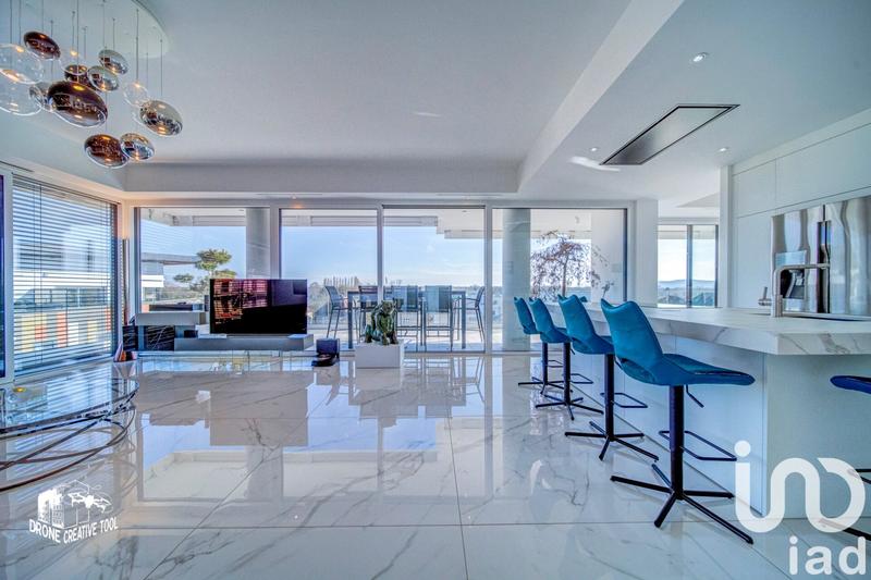 Appartement - 222 m² - 8 pièces