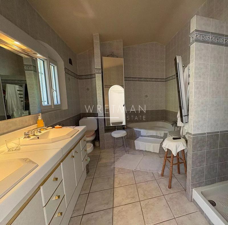 Villa - 205 m² - 8 pièces