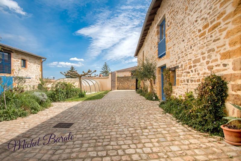 Maison - 208 m² - 8 pièces