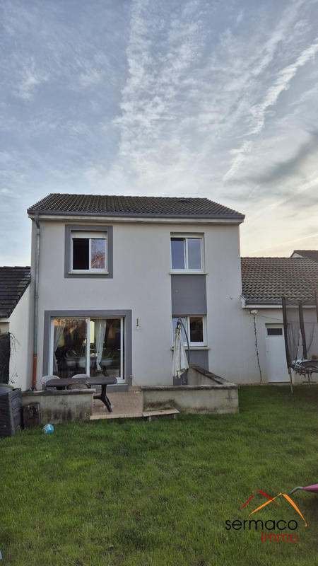 Maison - 90 m² - 4 pièces