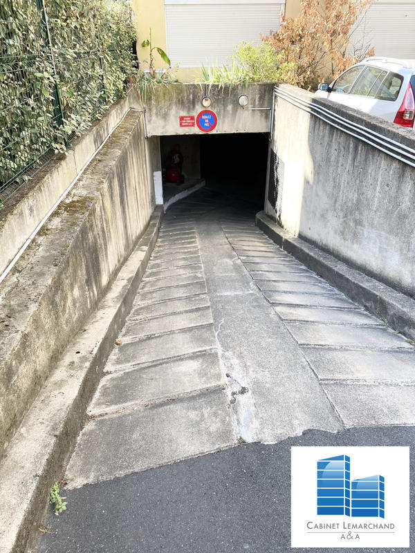 Parking / Garage - 12 m²