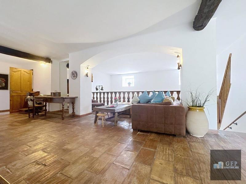 Villa - 401 m² - 8 pièces