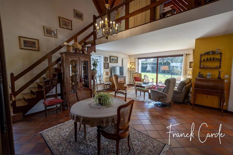 Villa - 225 m² - 8 pièces