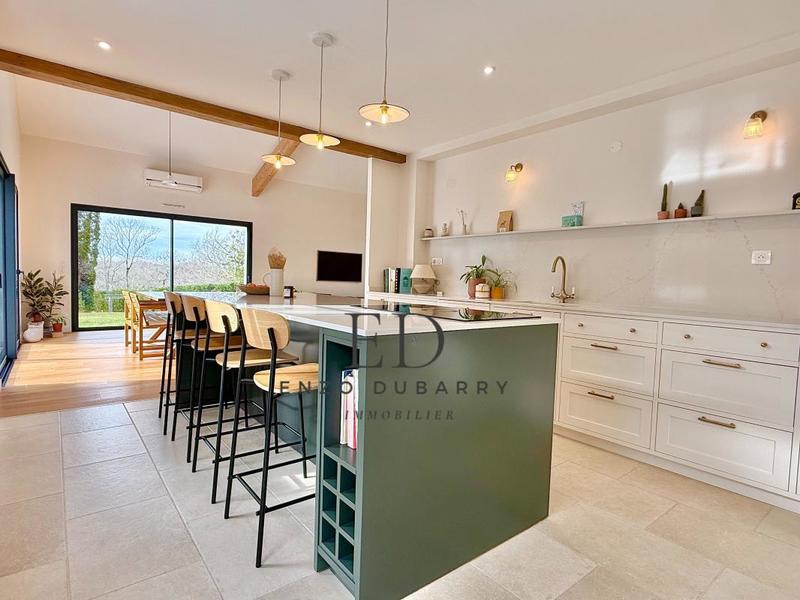 Maison - 145 m² - 5 pièces