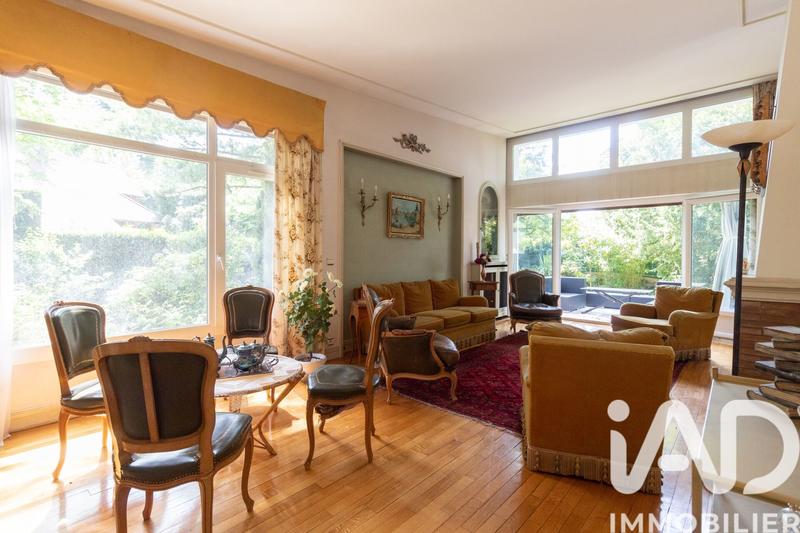 Maison - 238 m² - 10 pièces