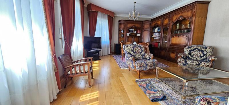 Maison de ville - 270 m² - 9 pièces